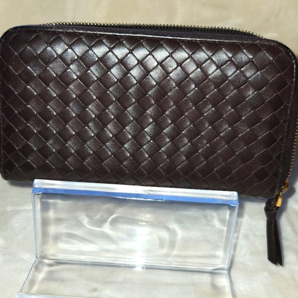 Bottega Veneta Elegant Dark Brown Woven Leather Wallet - Picture 1 of 5